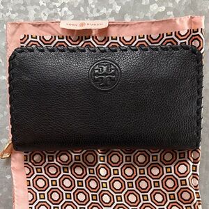 Tory Burch Black leather Wallet.